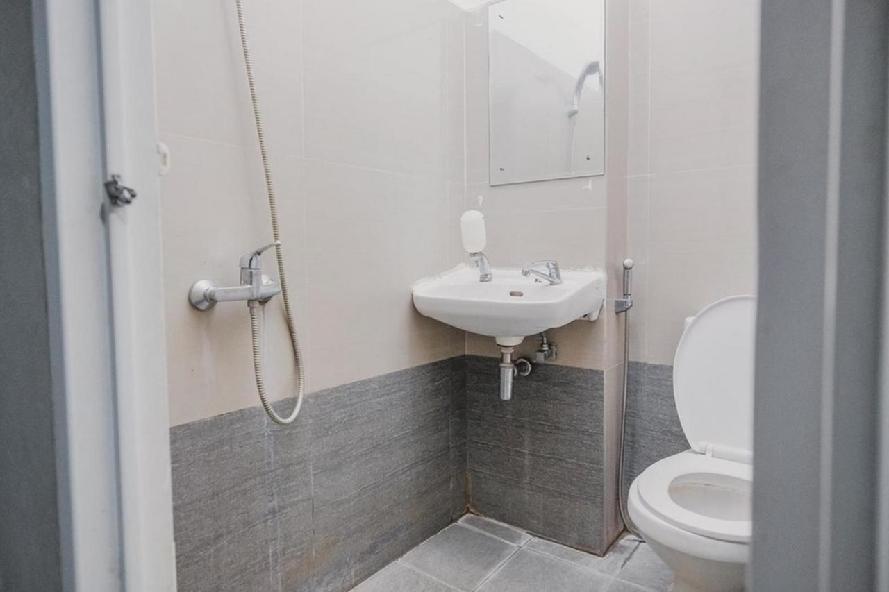 RedDoorz @ Jalan Hayam Wuruk Lampung 2 Hotel Bandar Lampung Bagian luar foto